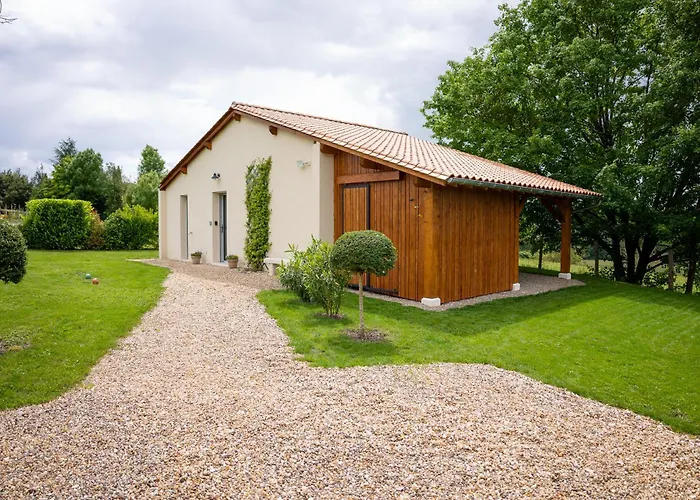 Spa Nordique Avec Vue Sur La Campagne